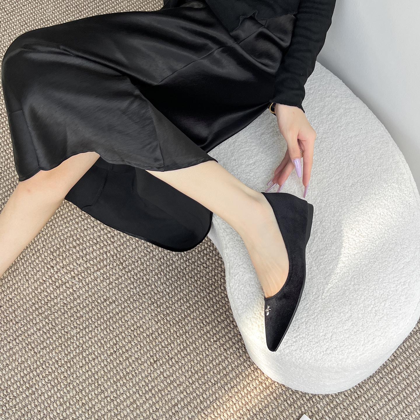 

Бархатные женские туфли-лодочки на скрытом каблуке 5 см, с французским острым носком, металлической перекрестной пряжкой, с низким вырезом, для весны/осени. Size 35