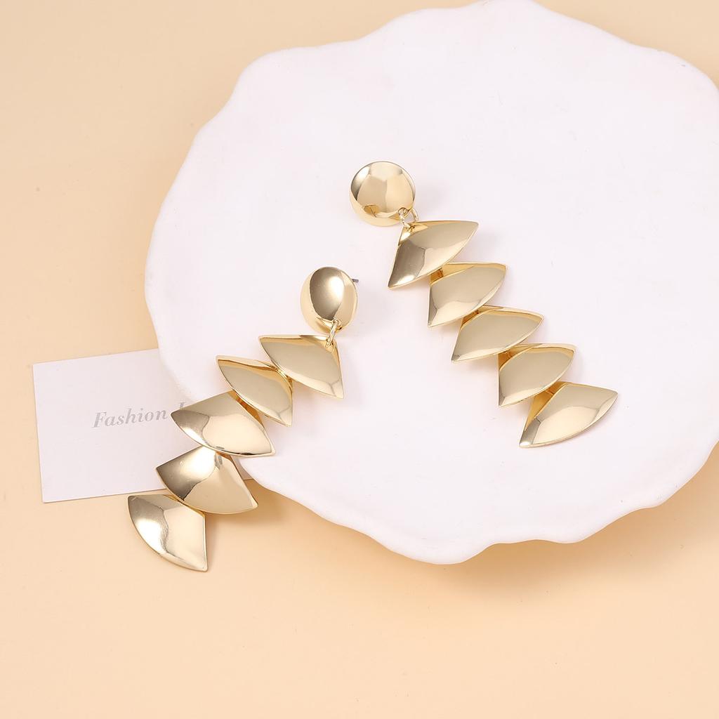 European and American long fringed exaggerated geometric triangular earrings, light luxury and versatile fashion earrings