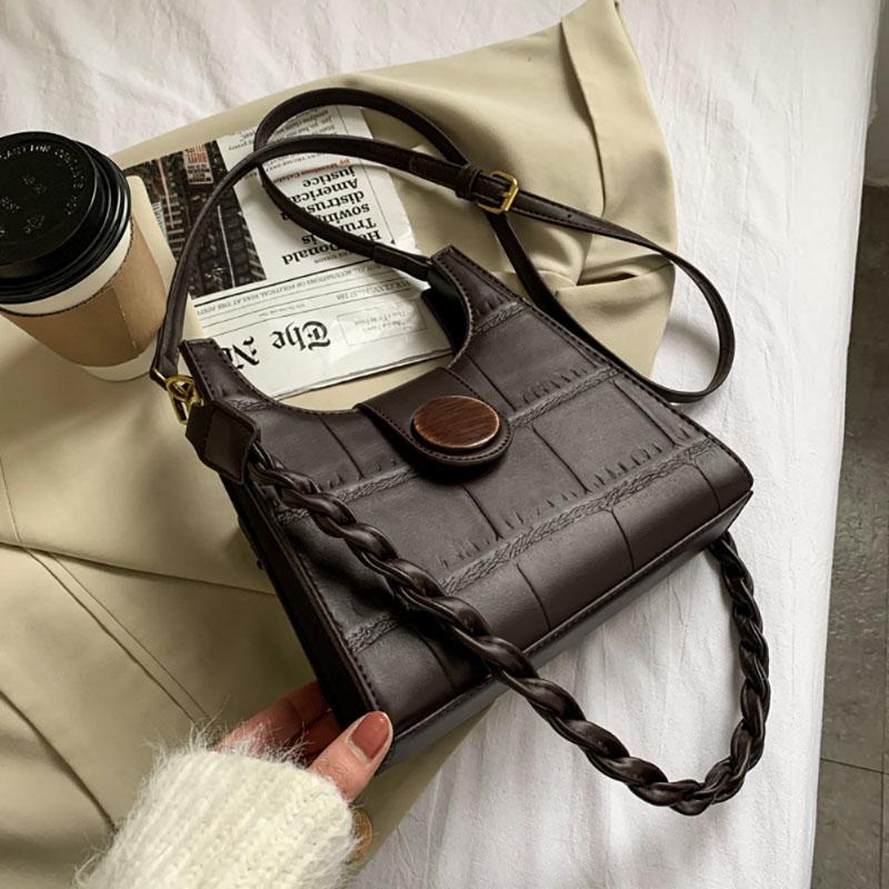 

Версия High-End Retro Crossbody Bag Осень Зима Новая Сумка через плечо Женская Взрывная Сумка Подмышки Маленькая Квадратная Упаковка (20cm<Max Length<30cm)