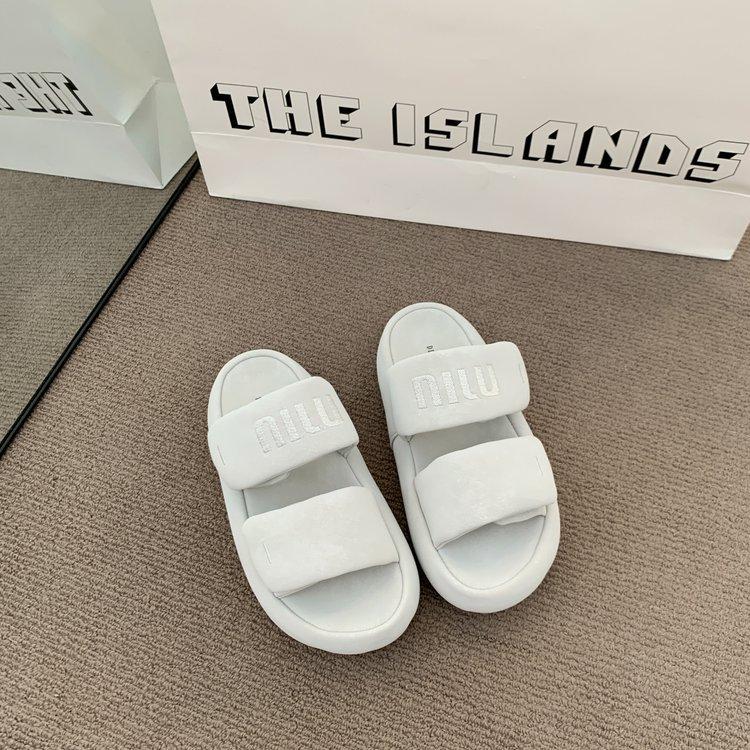 

[Youshilai] thick-soled cool slippers women s 2025 summer new models with skirts Internet celebrities beach one-word sandals 40