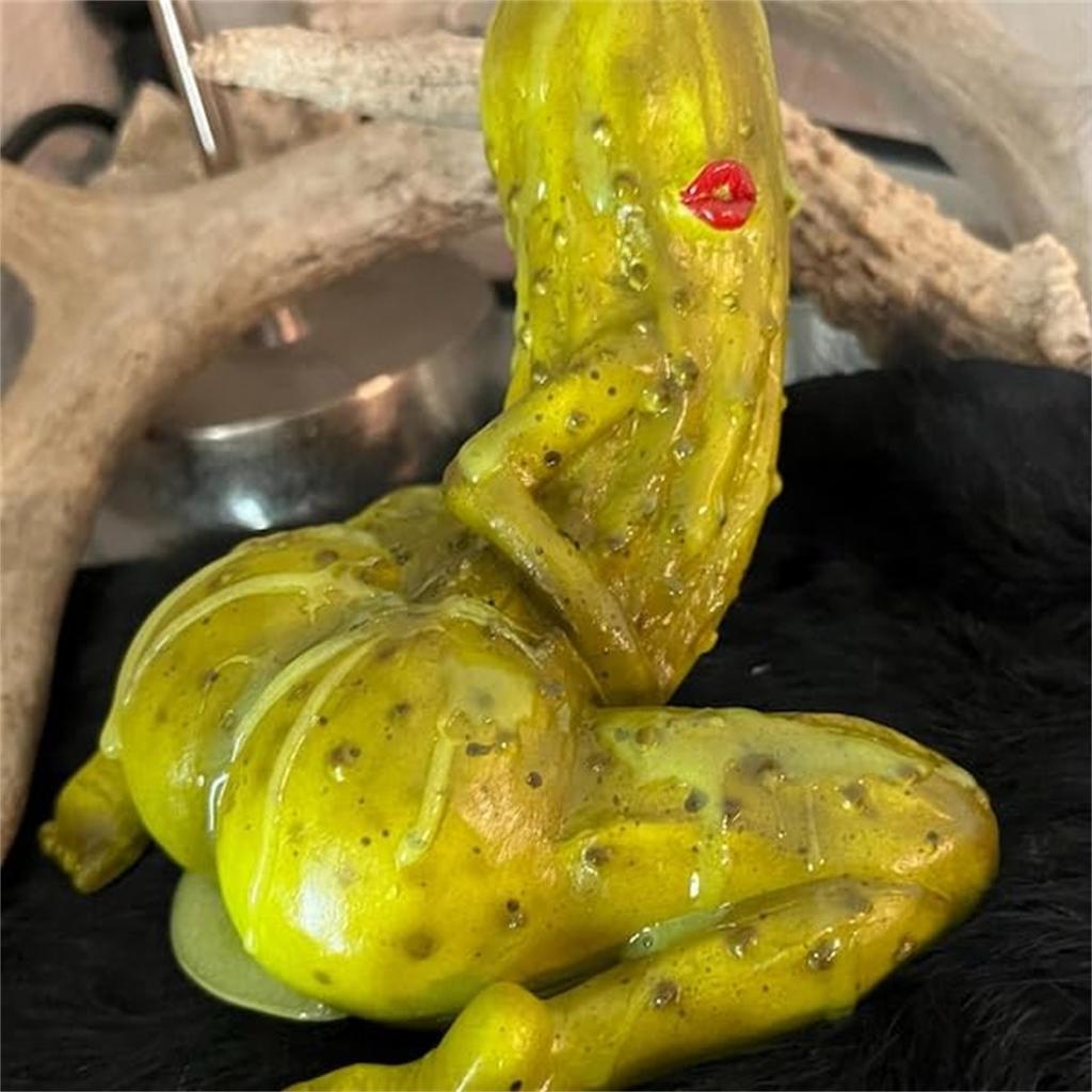 The Saucy –A Spicy Little , Gag Decorate With Sexy Figure And Lips, Funny Gifts, Support , Lover's Gift