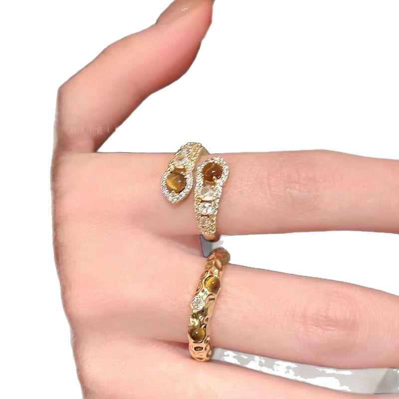 Maillard Serpentine Tiger'S Eye Alloy Ring, Women'S Unique Design Sense, Retro High Sense, Light Luxury, Live Index Finger Ring