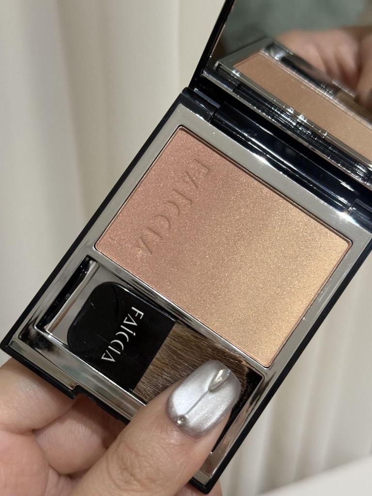 Faiccia Yun Gradient Blush & Highlighter: Nude Multi-Use Suq*u Series Dupe