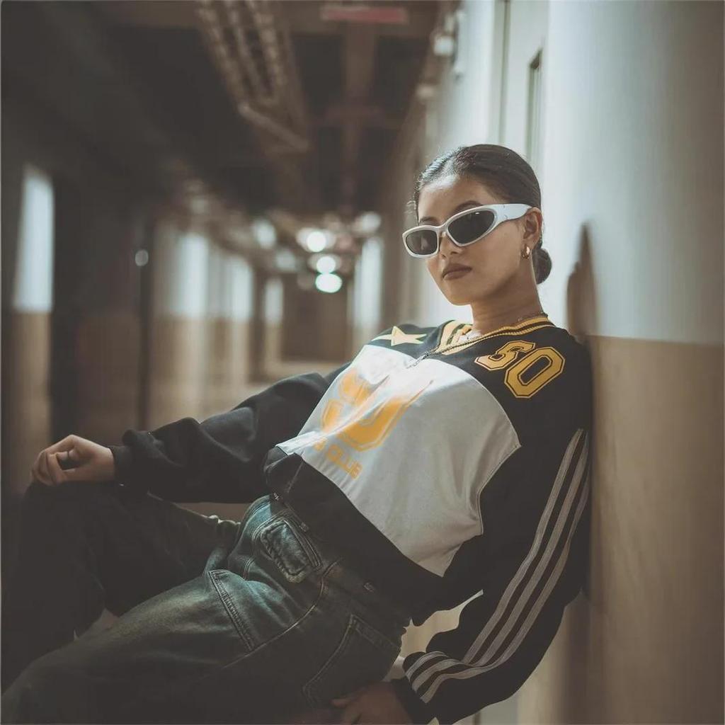 "2024 Autumn V-Neck Contrast Color Letter Print Loose Long-Sleeve Sports Jersey for Women"