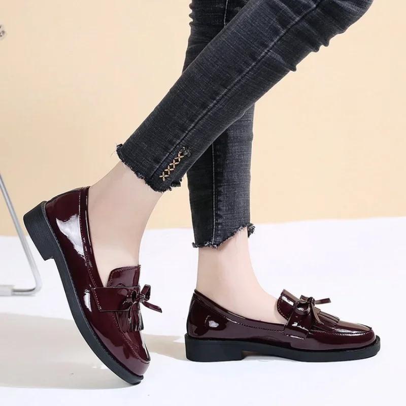 Fashion Women's 2025 New Thick Soled Patent Leather Casual Single Shoes Fashionable and Versatile British Style Flat Leather Shoes