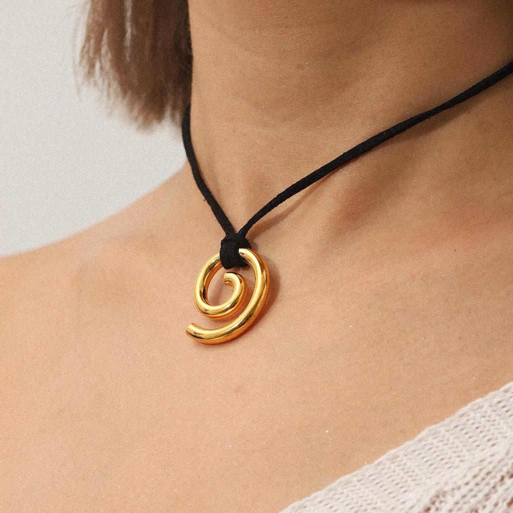 Moderne hohle Schneckenschalen-Anhänger-Halskette mit rundem Lederband – Einfache Mode für Frauen