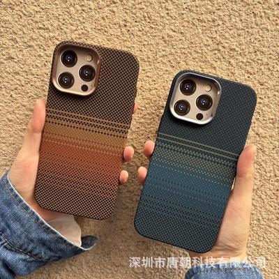 Coque rigide LUXO magnétique lumineuse en relief pour iPhone 16/15 ProMax