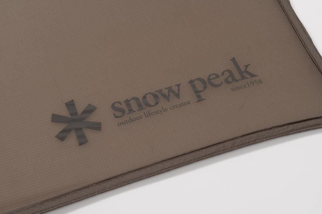 Snow Peak Picnic UL Size L Perfect for Outdoor Mountain and and Sheet, (UG-094), Camping, Activities, Festivals, Picnics, Climbing, Parks.