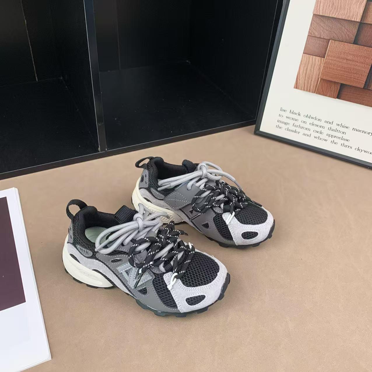 

Kids Breathable Mesh Sports Shoes, 2026 Spring/Autumn Style: Non-slip, Casual, Versatile Running Sneakers for Boys & Girls 26 чорний колір сірий