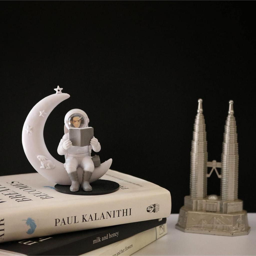 Cute Outer Space Astronaut Figurine Action Figure Toys Statue for Showpiece Home Living Room Decor Office Desktop Decoration Car Dashboard