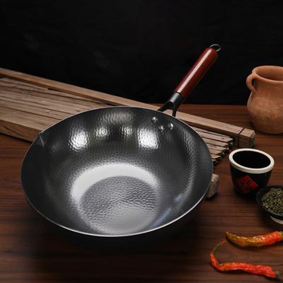 Forged Iron Wok Pan Non-Stick Fish Scale Skillet Pot Even Heating Ergonomic Handle Cooking Pot for Frying Stewing Steaming