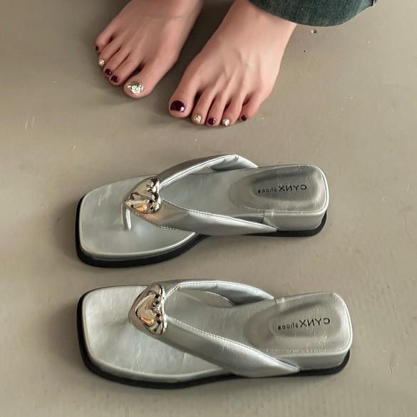 Love Accessories Flip-flops Fashion Thick Bottom 2025 New Summer French Holiday Beach Cool Slippers