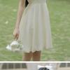 Kleines französisches Retro-Sommerkleid mit Schleife und quadratischem Ausschnitt