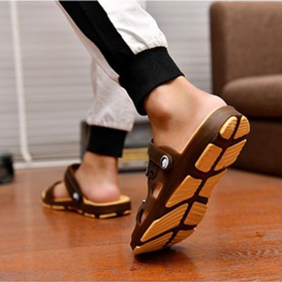 Jarní a letní sandály, pánské pantofle, pánský módní trend, koupelnové interiérové a exteriérové chladné pantofle, protiskluzová měkká podrážka, rovné pantofle