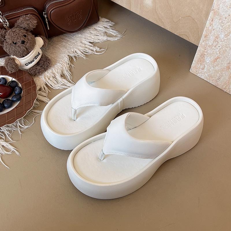 Internet celebrities thick-soled flip-flops shoes women's summer wear 2025 new fashion casual high-end beach sandals