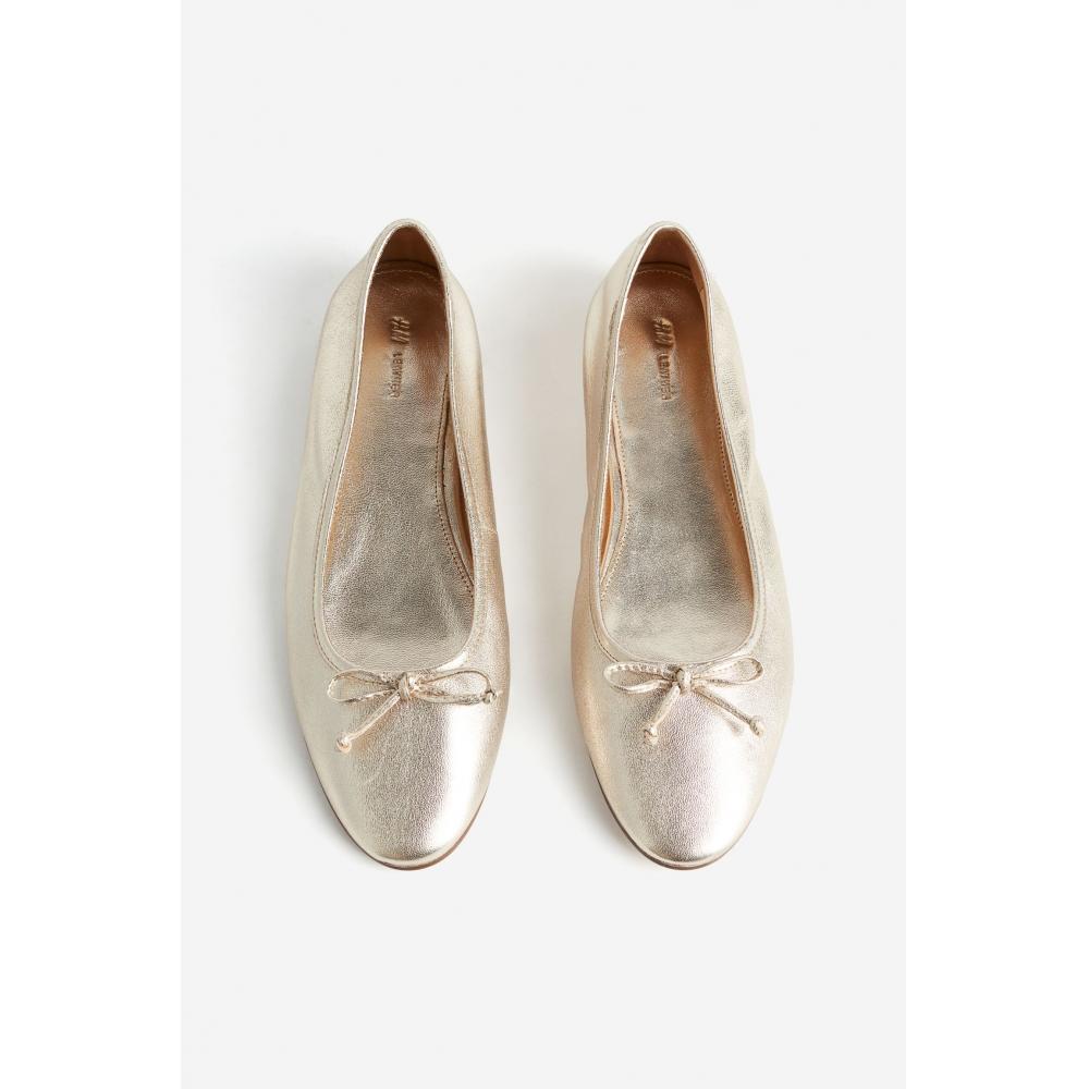 

Кожаные туфли на плоской подошве HM золотого цвета