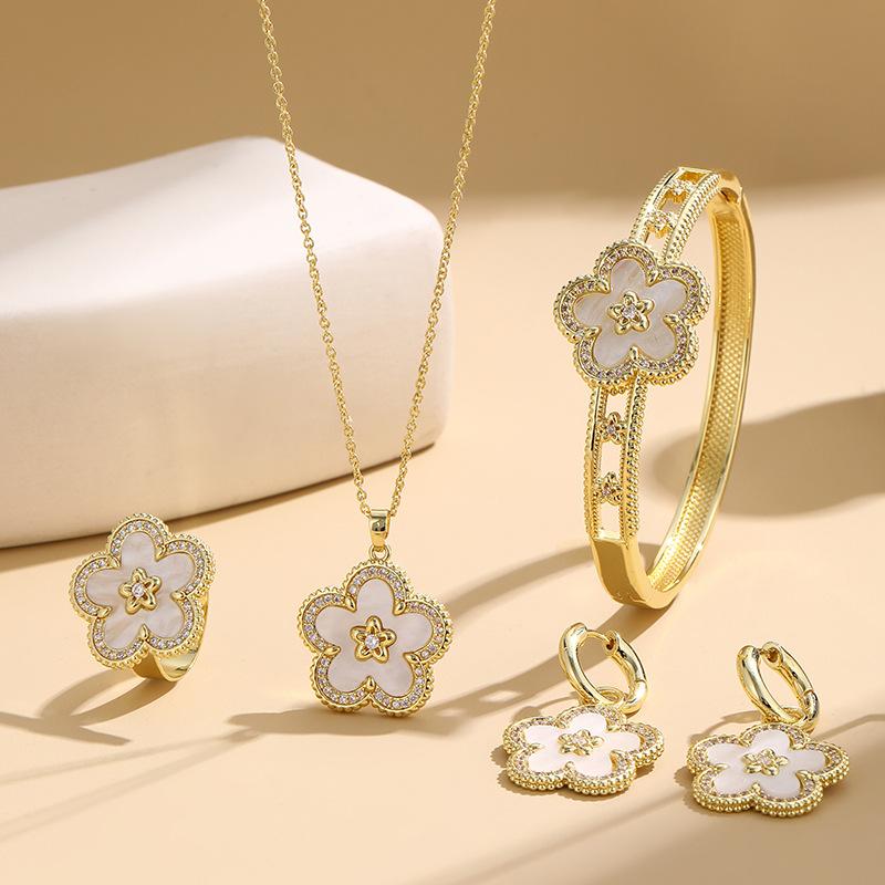 Clover Jewelry Set Light Luxury Natural Fritillary Plum Blossom Necklace Collarbone Chain Earrings Bracelet Female 2026 45CM