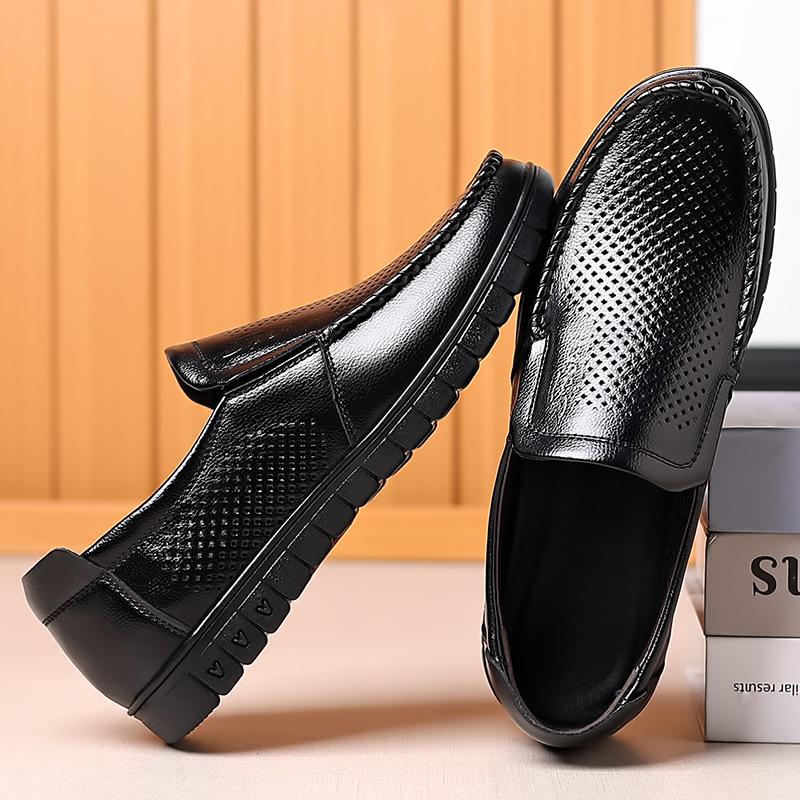 2025 new men's shoes summer sandals leather breathable hollow leather shoes men's casual hole shoes middle-aged and elderly fathers