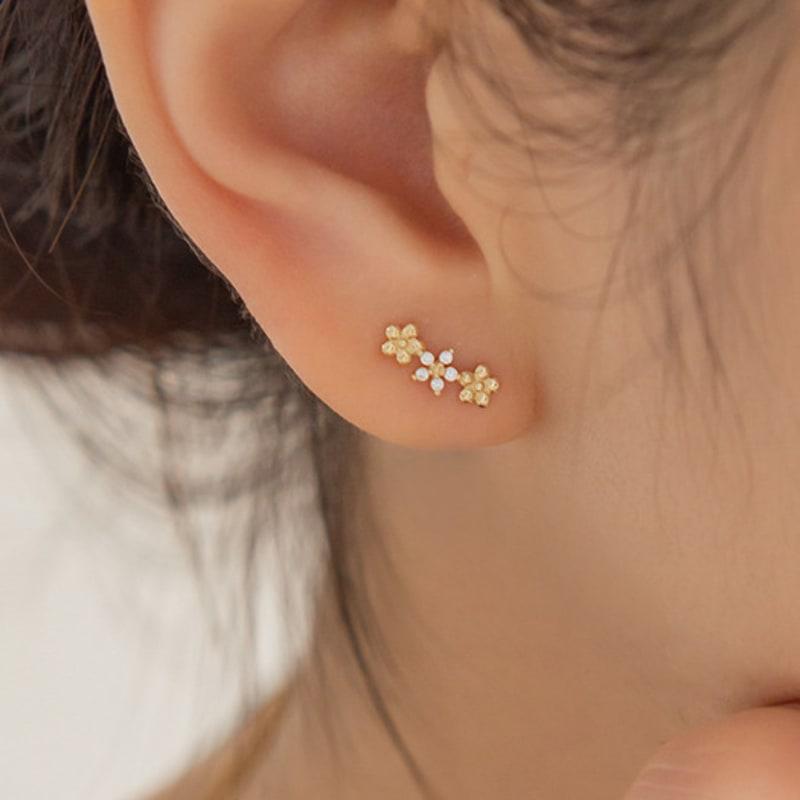 

LUNNE 14k Gold Cubic Zirconia Flower Earrings (14K Gold) #ES27 10k gold (pair)