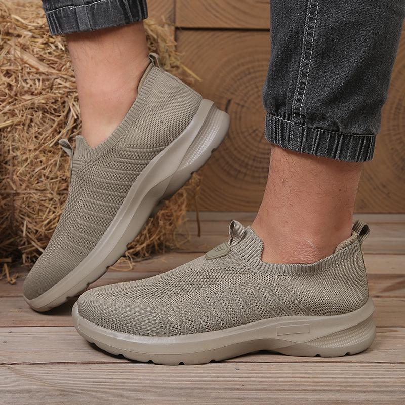 Men's Ultra-Light Casual Shoes Breathable Mesh Slip-On Walking Shoes Comfortable And Thin for Men Free Shipping