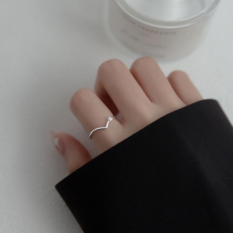 Bague Ouverte en Or Exquis: Style Japonais & Coréen, Alliance Fine Incrustée de Diamants, Empilable & Élégant Bijou de Doigt