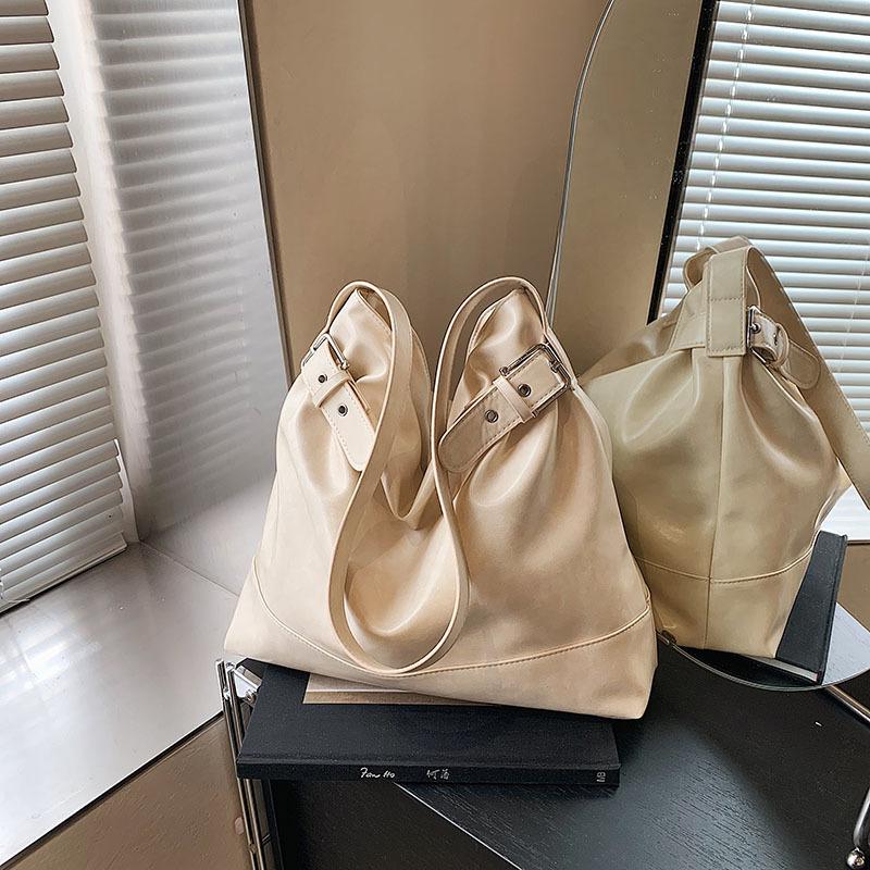 

Повседневная вместительная ретро-сумка женская новая универсальная сумка-мессенджер для поездок на работу осенне-зимняя на плечо