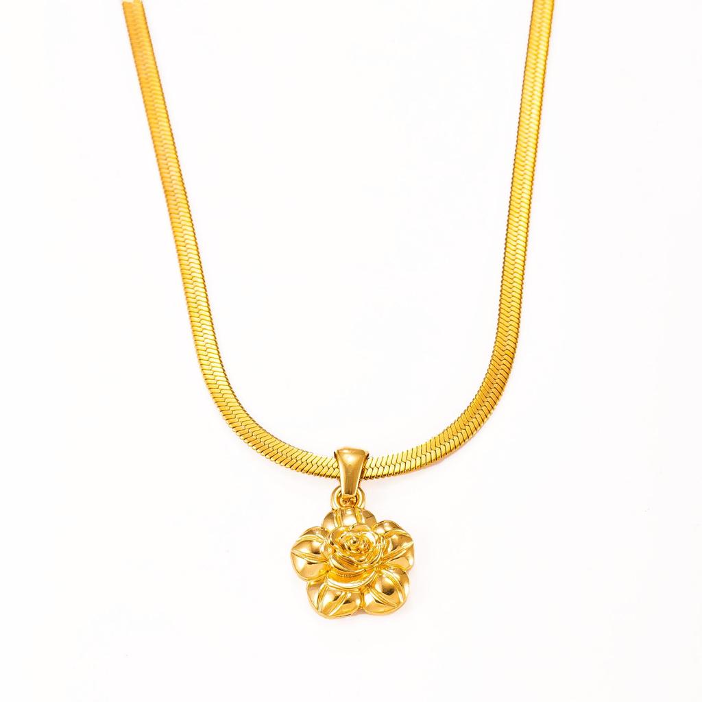 18k Gold-Plated Titanium Steel Necklace with Inlaid Diamond Flower Pendant