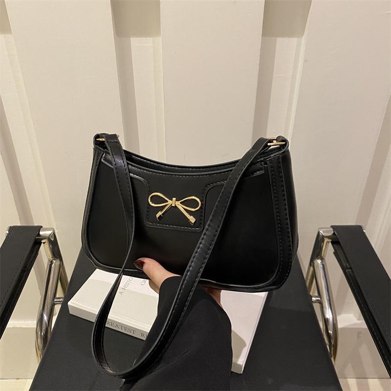 

Корейская версия ins стиль нишевый дизайн однотонная повседневная сумка подмышку женская новая личность универсальная зарубежная легкая роскошная сумка на плечо чёрный