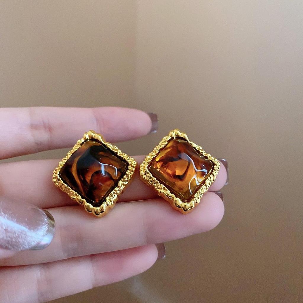 Silver Needle Brown Irregular Stud Earrings - French Light Luxury Retro Niche High-End Jewelry for Women.