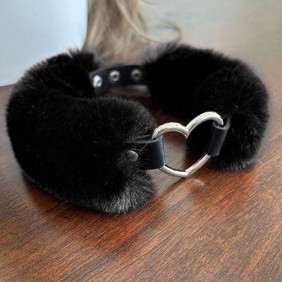 Flauschiges Choker-Halsband Abnehmbare Fuzzy-Halskette Legierung Herz Kunstpelz Choker-Halskette für Damen Herren Alltag Date Partys