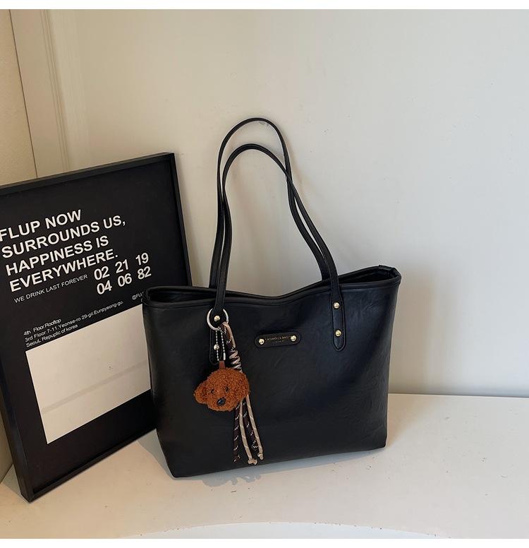 This Year's Popular Fashion Versatile Big Bag Women's 2025 New Retro Shoulder Bag Large Capacity Commuter Tote Bag