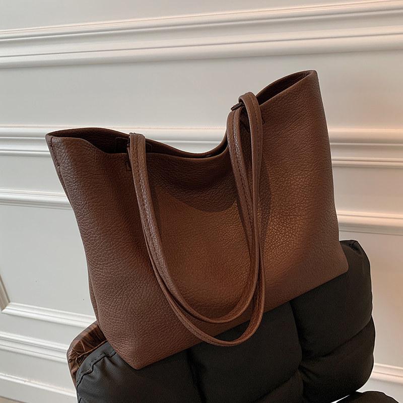 Soft Leather Tote Bag for Women 2026 New Large Capacity Casual Shoulder Handbags Solid Color Versatile Commuter Work Bags