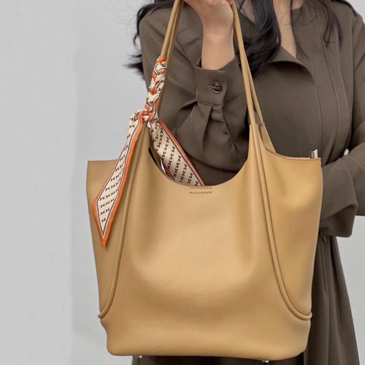 Tote bag spring and summer 2025 new fashion armpit bag women's bag niche high-end soft leather shoulder commuter bag