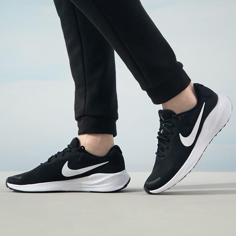 Nike Men's FB2207-001 Seasonal Running Shoes