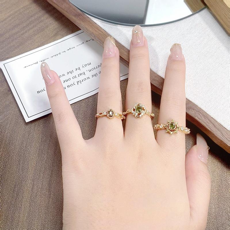 Medieval Vintage Retro High-End Colored Treasure Apple Green Open Ring For Women To Wear Exquisite Rings