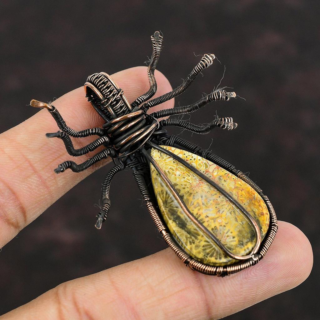 Fossile Koralle Anhänger Kupferdraht umwickelter Anhänger Handgefertigter Anhänger Fossile Koralle Schmuck Edelsteinanhänger Spinne Kupferschmuck Geschenk für Mama