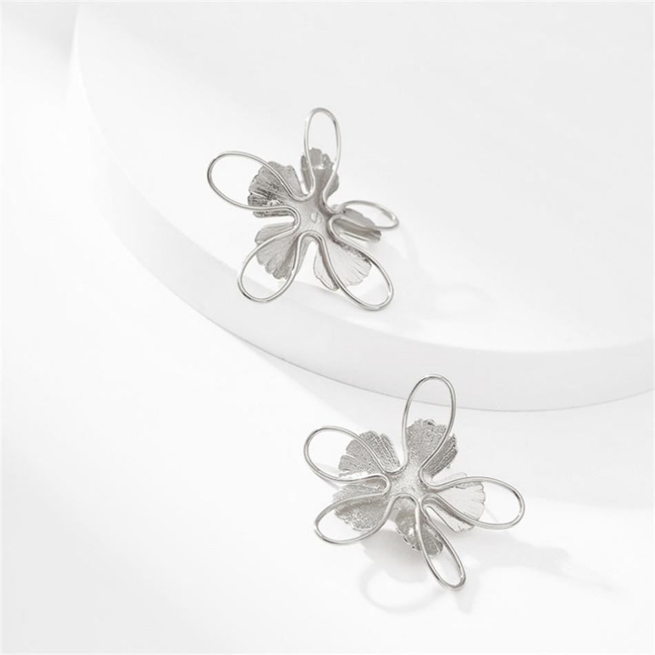 Übertriebene Große Webblumen Metall Goldene Stecker Ohrringe für Frauen Ohrschmuck Accessoire