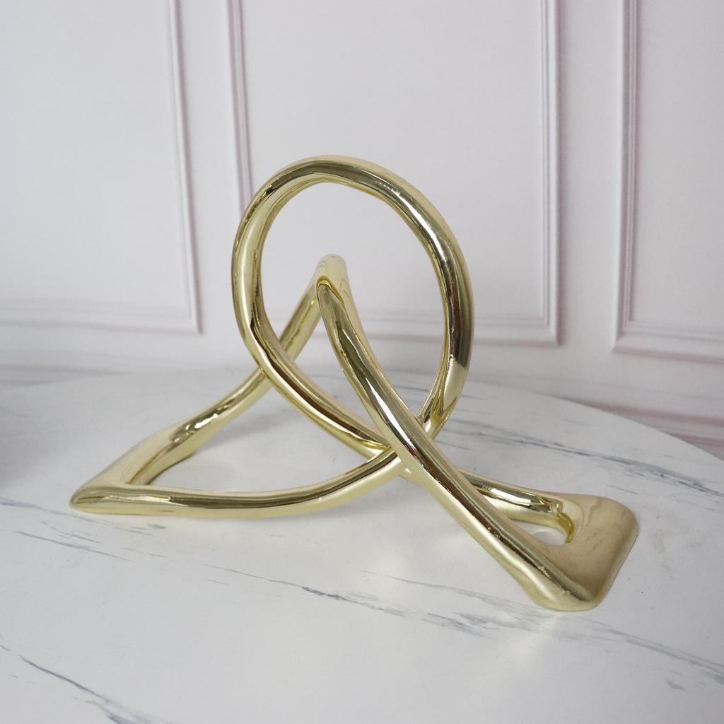 Geometric Resin Knot Ornament for Modern Office or Study Decor