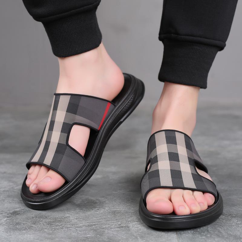 Slippers 2025 New Summer Men's Sandals Wear Trend Non-slip Beach Shoes Personality Internet Celebrity Casual Sandals Men