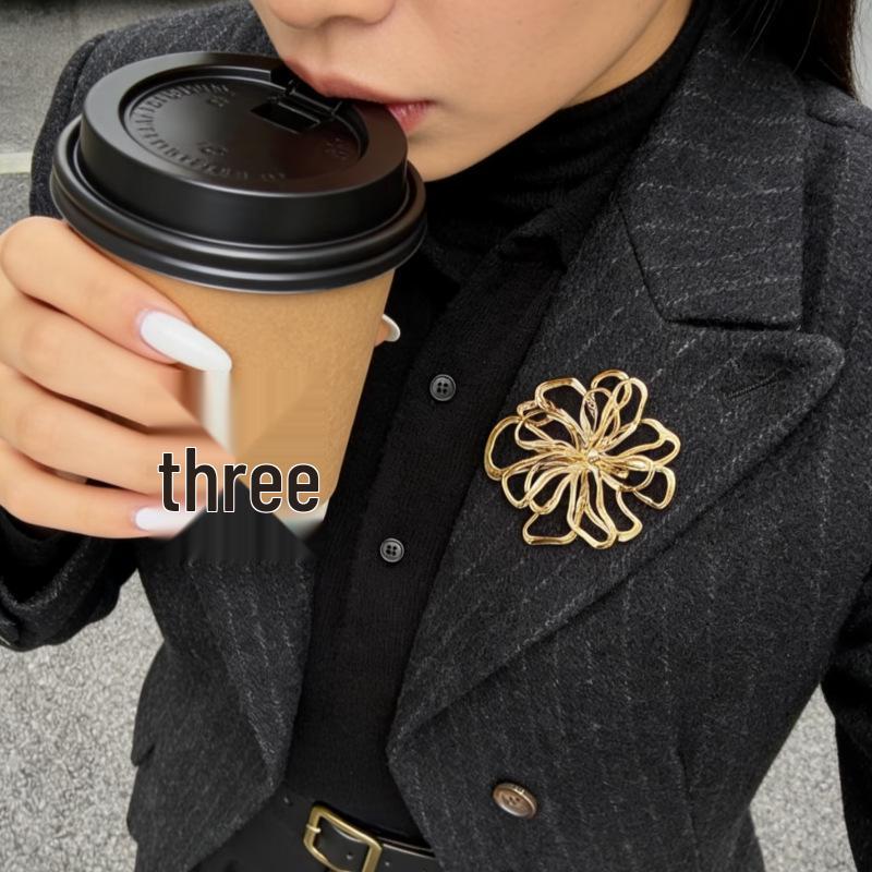 Elegante Broche de Flor Hueca para Mujer - Accesorio de Lujo Ligero para Uso Diario y Banquetes