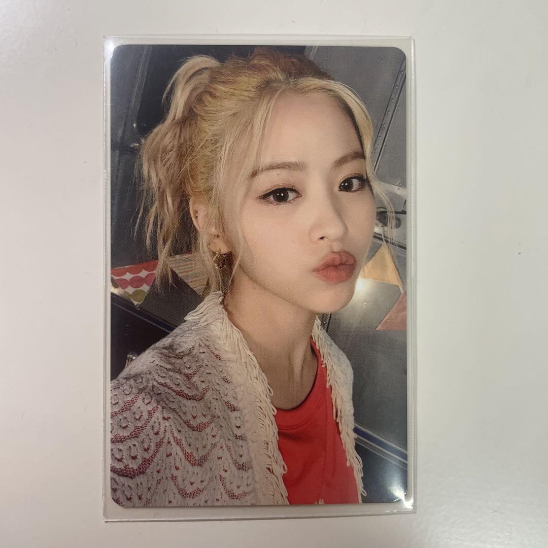 

[USED] ITZY Ryujin Seagreen Bonus Trading Card