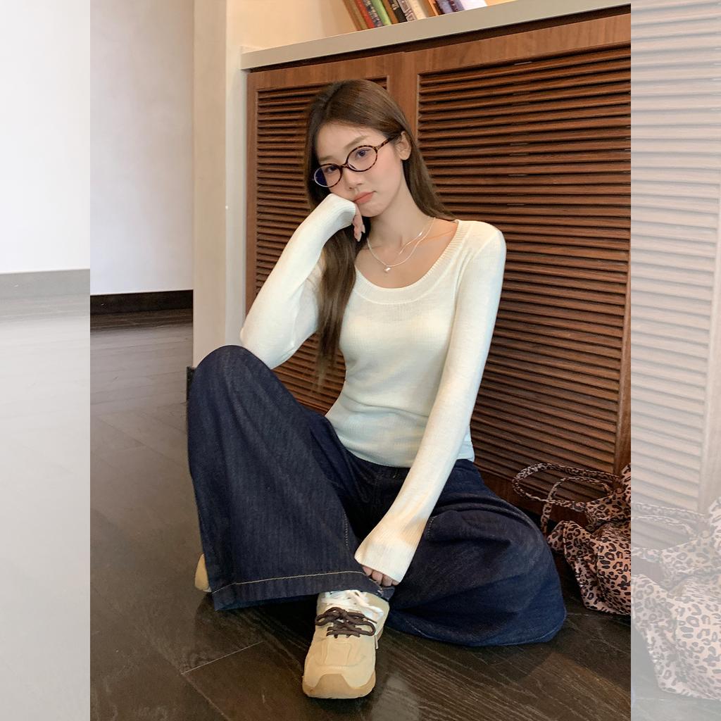 Off-white U-neck with exposed collarbone, front shoulder, long-sleeved knitted bottoming shirt inside, wear it in early autumn, waist, top for women