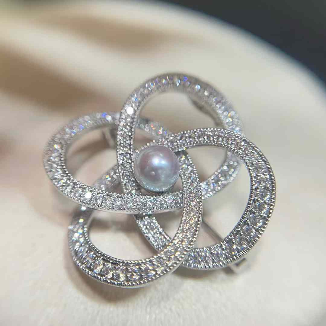 New Product 6-7mm Natural Gray Linen Seawater Akoya Pearl Brooch Slightly Flawed Clover Design for Gift Jewelry Platinum Plated белый