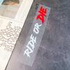 1 Stück RIDE OR DIE Autoaufkleber Wasserdicht für Auto Fenster Stoßstange DIY Motorradhelm Kraftstofftank Fahrrad Universal Vinly Aufkleber