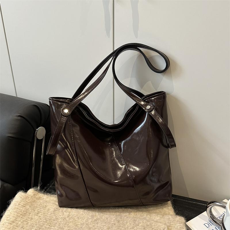 PU Solid Color Large Capacity Casual Tote Bag Winter Fashi Commuting Shoulder Bags 2026 Brand Temperament Versatile Female Bag