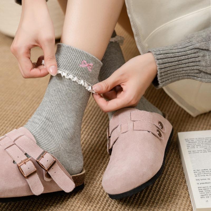 Ladies Spring and Autumn New Lace Wooden Ear Border Bow Embroidery Tube Socks