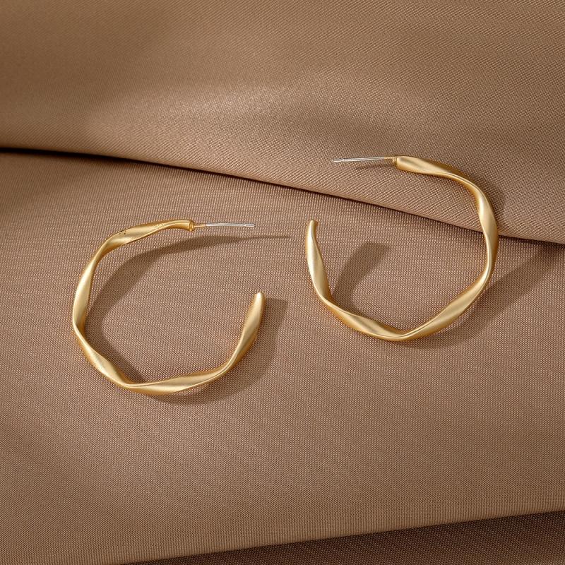 European American High-End Gold Geometric Earrings for Women Large Ring Ear Jewelry Alloy Buckle Cold Wind Ear Rings