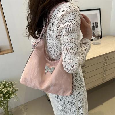 Nový batoh Módna výšivka Motýľ Jednoduchá taška v tvare knedlíka Voľnočasový Mäkký povrch Veľká kapacita Dámska taška cez rameno