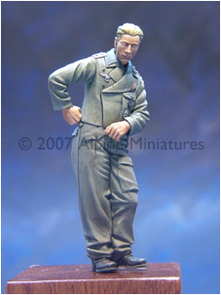 Alpine Miniatures German Tank Crew Summer Uniform Resin Kit AM35015 1/35 (Person)