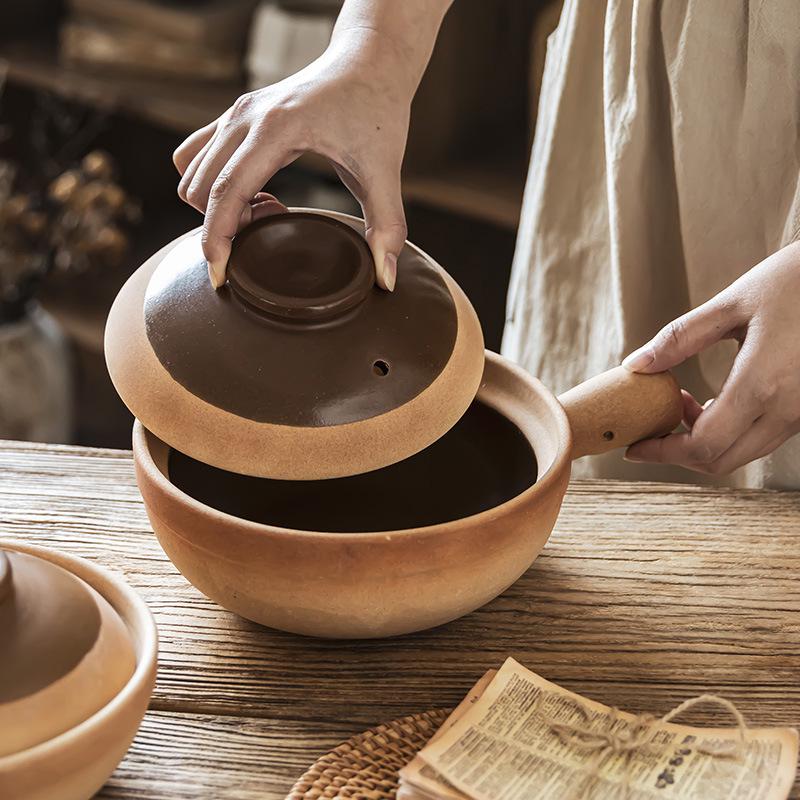 Pentola tradizionale in argilla con manico per ventilatore Baozai: Pentola per stufato resistente alle alte temperature con coperchio per stoviglie, zuppe e cottura su fornello a alcol